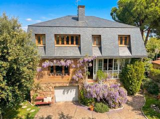 Xalet a Colonia. Exclusivo chalet independiente en el centro de torrelodones colo