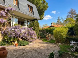 Chalet in Colonia. Exclusivo chalet independiente en el centro de torrelodones colo