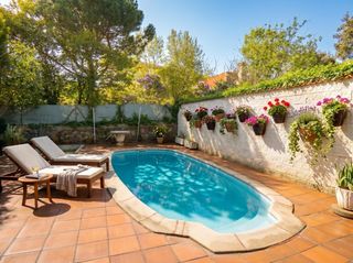 Chalet in Colonia. Exclusivo chalet independiente en el centro de torrelodones colo
