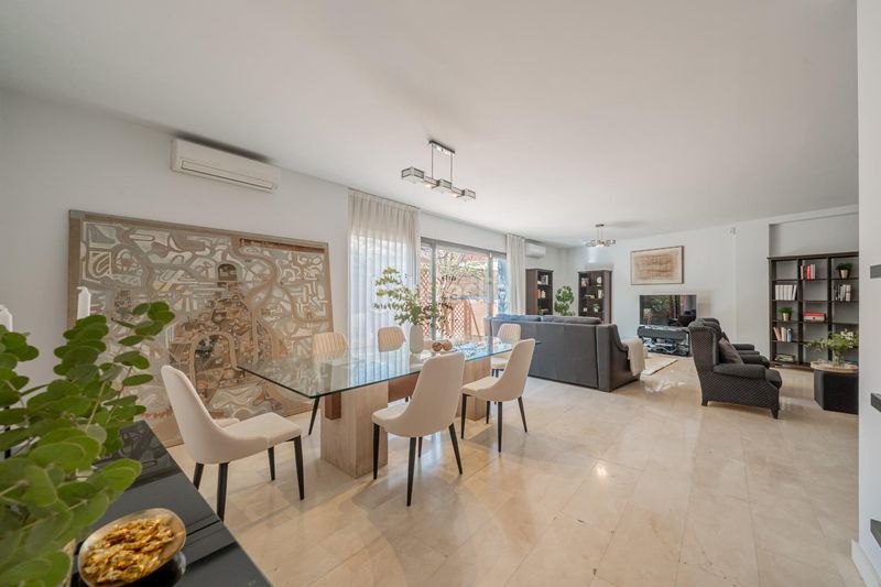 Foto b081a7d0-ce06-4b4f-8587-dd1c94d7b67b. Casa adossada amb aparcament piscina a Colonia Torrelodones