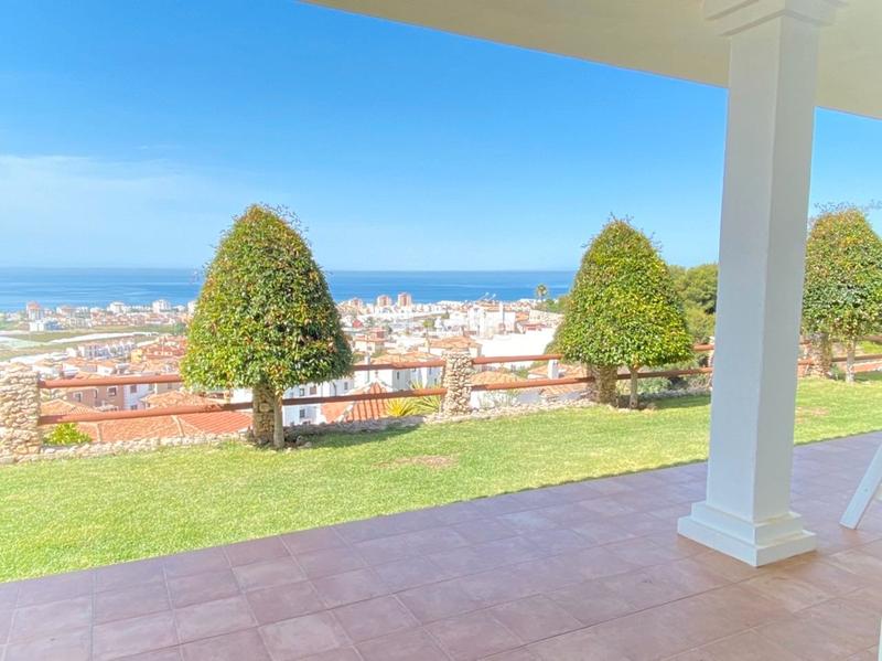 Foto 162679ed-171d-4a46-96a5-d87a3fdc1b48. Chalet with fireplace heating parking pool in Urbanización Santa Rosa Torrox