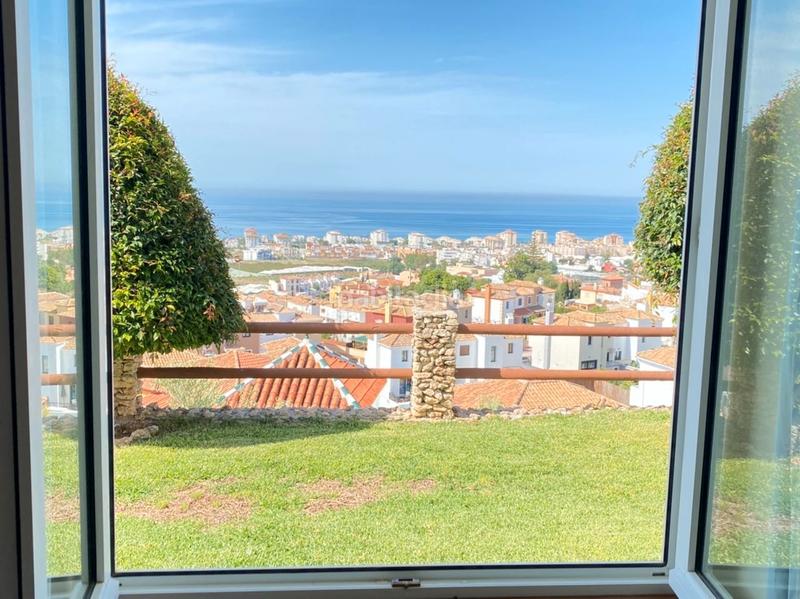 Foto 568e3e18-9405-4246-87bb-f316ca633193. Chalet with fireplace heating parking pool in Urbanización Santa Rosa Torrox