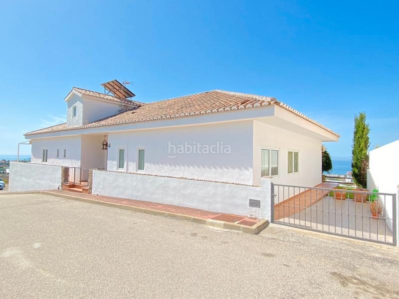 Foto ff665bb9-0442-4ea3-bfdb-521cd4f20ef7. Chalet with fireplace heating parking pool in Urbanización Santa Rosa Torrox