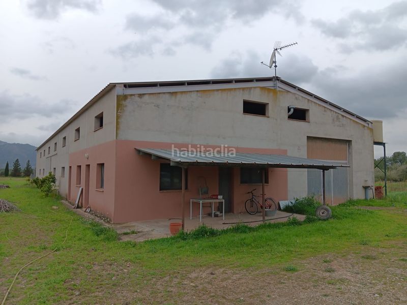 Foto 49c2dce0-9852-4414-b85a-b45fbe7dd964. Bâtiment à usage industriel dans Ginestar