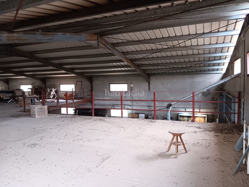 Foto b3d10fcb-8f2e-4ef8-8b32-2cd1192d47c3. Bâtiment à usage industriel dans Ginestar