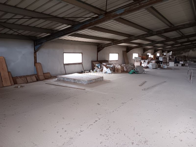 Foto ed098c16-aa59-42f8-b9df-81c1d5947d5d. Bâtiment à usage industriel dans Ginestar