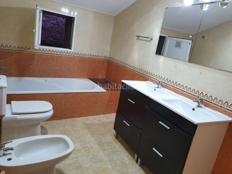 Foto 064a13fc-8720-41ce-b678-6546ef784e63. Maison jumelée avec parking dans Aldover