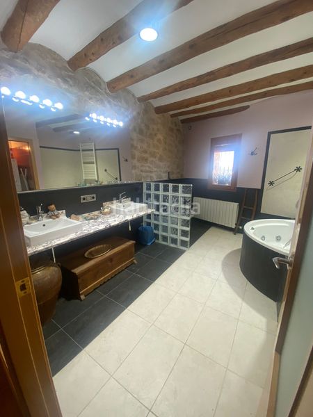 Foto 772d05c6-dfe0-473b-a7cd-95e6697e0b66. Casa adossada amb calefacció aparcament a Arnes
