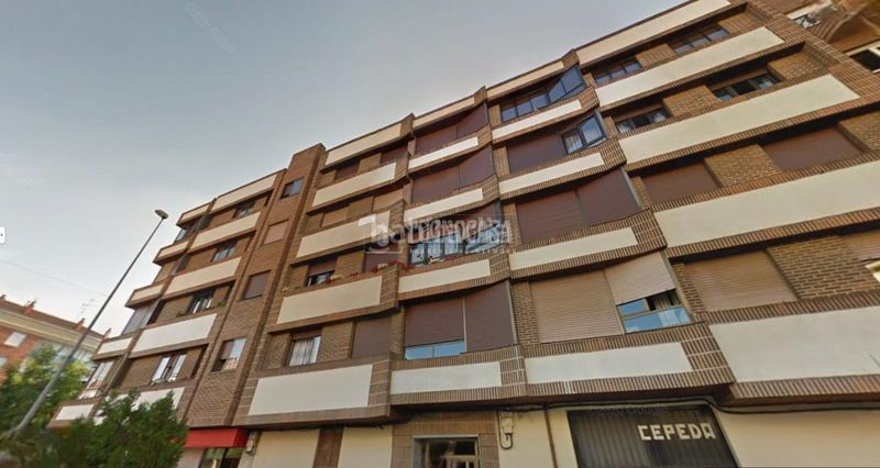 Foto 4a2a6c99-f27d-4a35-91ac-ae64bc302f1d. Pis amb aparcament a Valencia de Don Juan