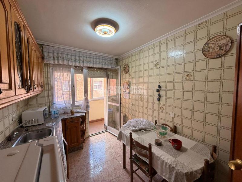 Foto eb245885-59c3-44fa-920c-caca7d9dc901. Pis amb aparcament a Valencia de Don Juan