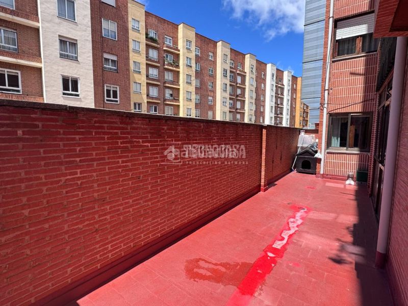 Foto f644b0a3-b2fc-45b9-a064-3ee445382b17. Pis amb calefacció aparcament a San Mamés - La Palomera León