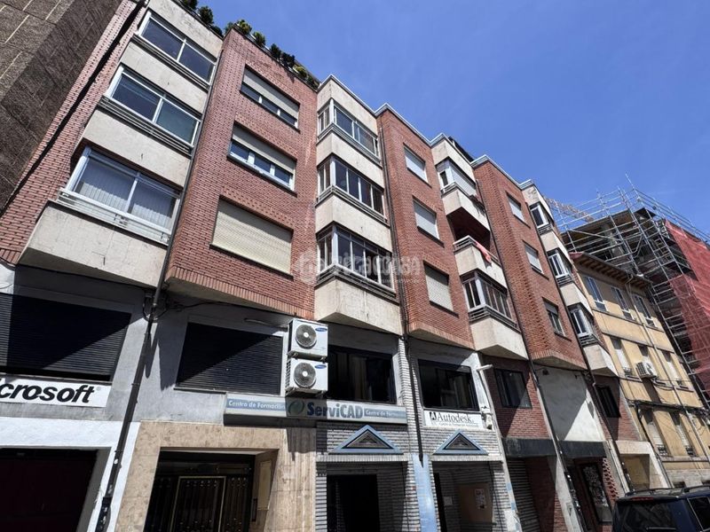 Foto dd8aed41-05ff-4431-8abf-ff7f53a47e54. Pis amb calefacció aparcament a Centro Ciudad León
