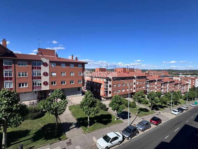 Foto ab8f17e3-287f-497a-a72c-7cb391b5c99b. Pis amb calefacció aparcament a La Asunción - La Inmaculada León
