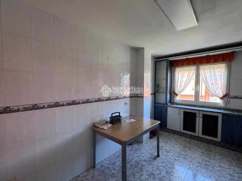 Foto d0d0d10e-656d-4caa-bbd2-5a279d134e96. Pis amb calefacció aparcament a La Asunción - La Inmaculada León