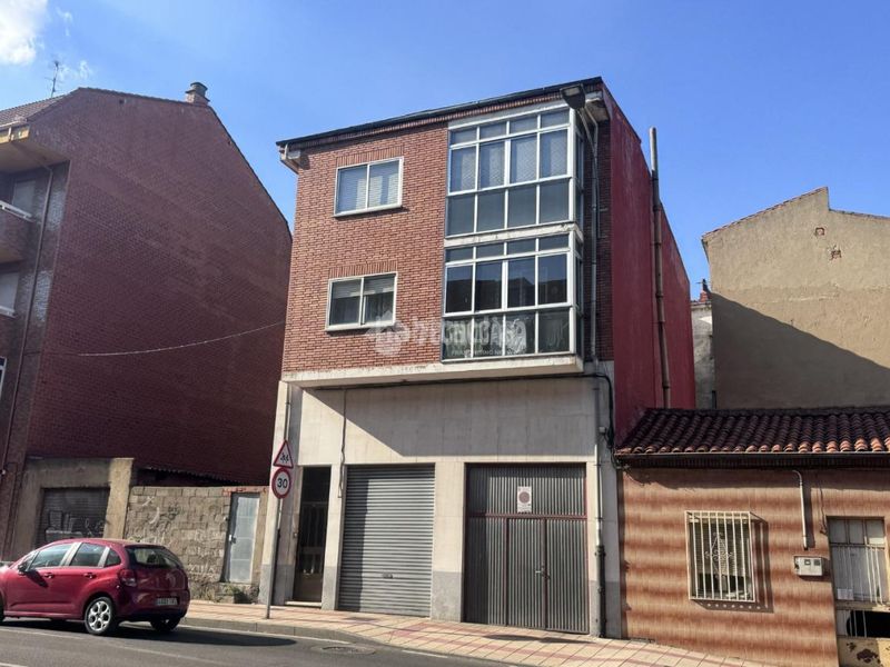 Foto e7800b81-2fcf-41c3-ab30-0f7083e24136. Edifici a La Asunción - La Inmaculada León