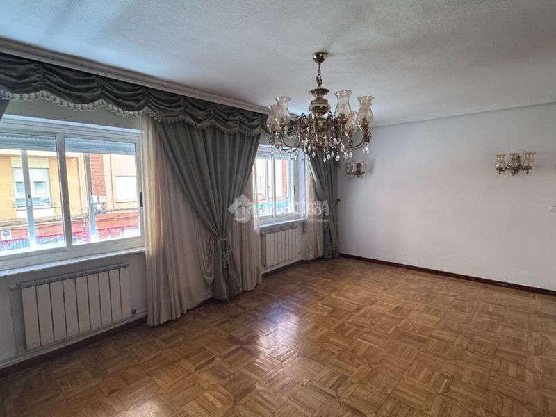 Foto f0c273d3-629e-48e9-93f1-673589a21958. Flat with heating in San Mamés - La Palomera León