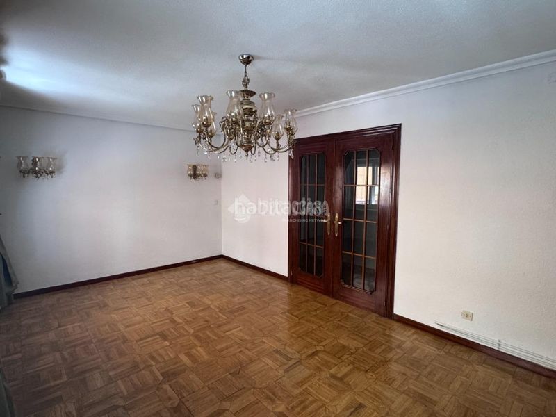Foto f22b1eda-3a78-4384-9435-a7d8d2e64993. Flat with heating in San Mamés - La Palomera León
