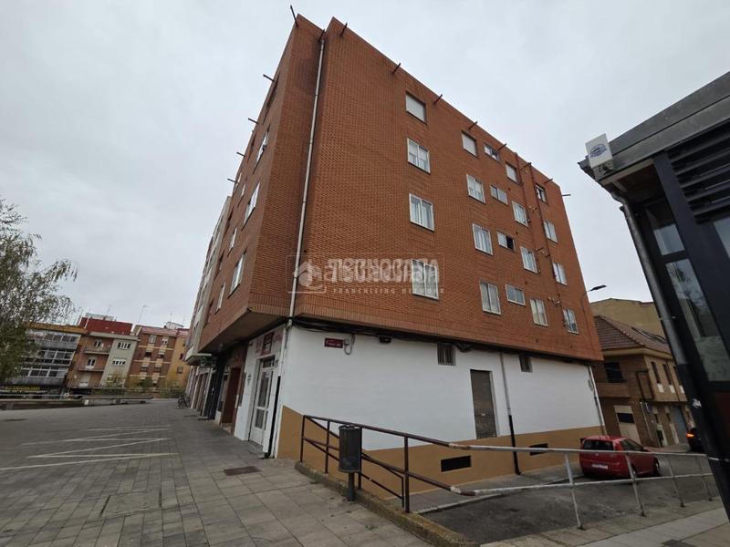 Foto caf4ae5d-7a1d-4ee1-abec-6e450c50cb57. Local comercial  en venta en Las Ventas León