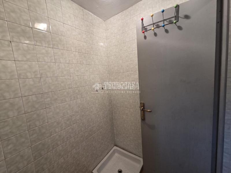 Foto de3ee1aa-b357-4e5a-9499-1a4b00f6716d. Local comercial  en venta en Las Ventas León