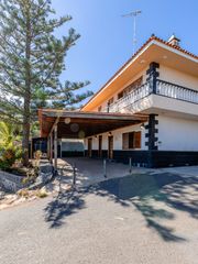 Mas à Buenavista del Norte. Chalet con finca y edificaciones anexas y dos estanques