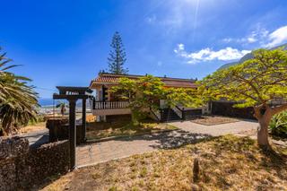 Masia a Buenavista del Norte. Chalet con finca y edificaciones anexas y dos estanques
