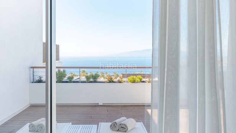 Foto 852b9396-6ae4-4b7e-b572-b19f7c3e9285. Planta baixa amb piscina a Playa Fañabé Alto Adeje