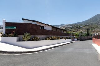 Casa  Camino al pozo. Casa en una planta, moderna, con piscina y parcela de 815 m² en