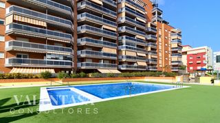 Pis  Carrer cantarrana. Vivienda en residencial con piscina, pádel y vistas al mar en pl