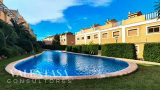 Casa adossada a El Bosque. Adosado en urbanización privada el bosque: golf, piscina y dos o