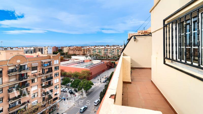 Foto 82eb9860-ca1d-4b9b-903e-bd8dcfaccc37. Ático espectacular ático con terraza en albors | 9ª planta para diseñar a tu gusto en Valencia