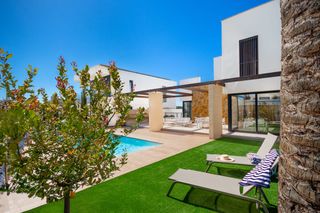 Xalet a Ronda federico garcía lorca 16. Villa de lujo con piscina privada y solárium a 700 m del mar en