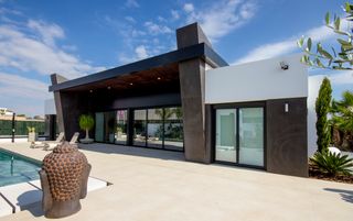 Chalet in Calle sorolla 123. Villa de lujo con piscina privada y solárium en ciudad quesada