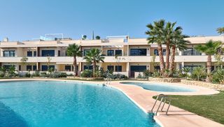 Casa en Calle urbano arregui 29. Bungalow alto con solárium privado a 350 m del mar en torrevieja