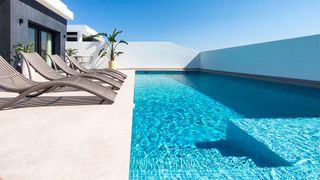 Chalet in Calle pintores 16. Villa de lujo con piscina privada en ciudad quesada — tecnología