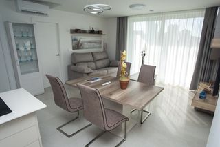 Pis a Carrer benimantell 5r. Apartamento en la cala — diseño moderno, luz natural y a solo 1