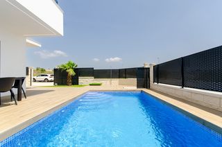 Chalet de obra nueva en Orihuela, Vistabella Golf, con piscina privada y certificado energético A