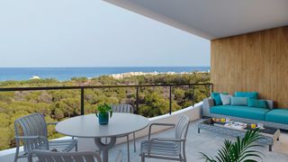Viviendas de obra nueva con amplias terrazas y piscina cerca del mar