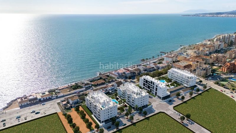 Foto 5a20254a-fff9-48b4-be2d-2386ac579488. Promoción Apartamentos de Lujo en Primera Línea de Playa en Vélez-Málaga en Mezquitilla. Edificio viviendas de obra nueva