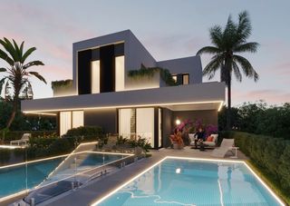 Chalet de Diseño con Piscina Privada y Vistas al Mar