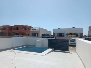 Exclusiva Vivienda de 3 Habitaciones en Entorno Residencial Privado