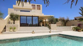Chalet in Urbanizacion escuera 59. Villa exclusiva con piscina privada en la marina — diseño modern