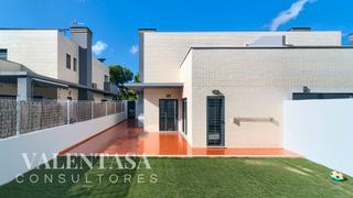 Casa pareada  Calle baobab. Chalet pareado en una de las mejores urbanizaciones