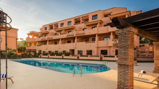 Apartament a Urbanizacion el paraiso 276. Residencial con vistas al mar en benahavís — tranquilidad, natur