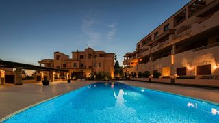 Apartament a Urbanizacion el paraiso 276. Residencial con vistas al mar en benahavís — tranquilidad, natur