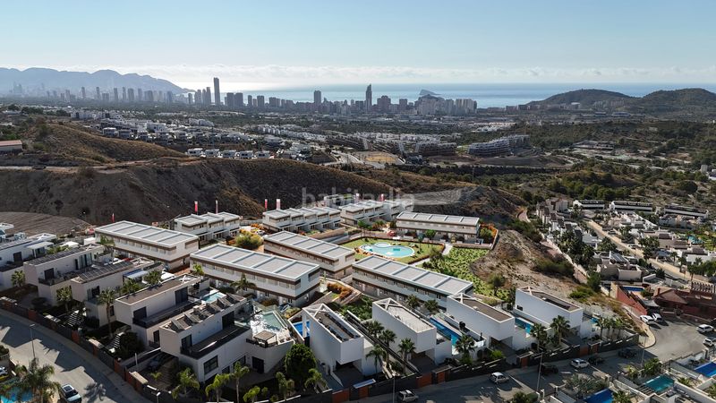 Foto 2c4a34ff-24e1-46ed-9c8e-ce89af118091. Casa adossada 177m<sup>2</sup> amb calefacció aparcament piscina a Finestrat