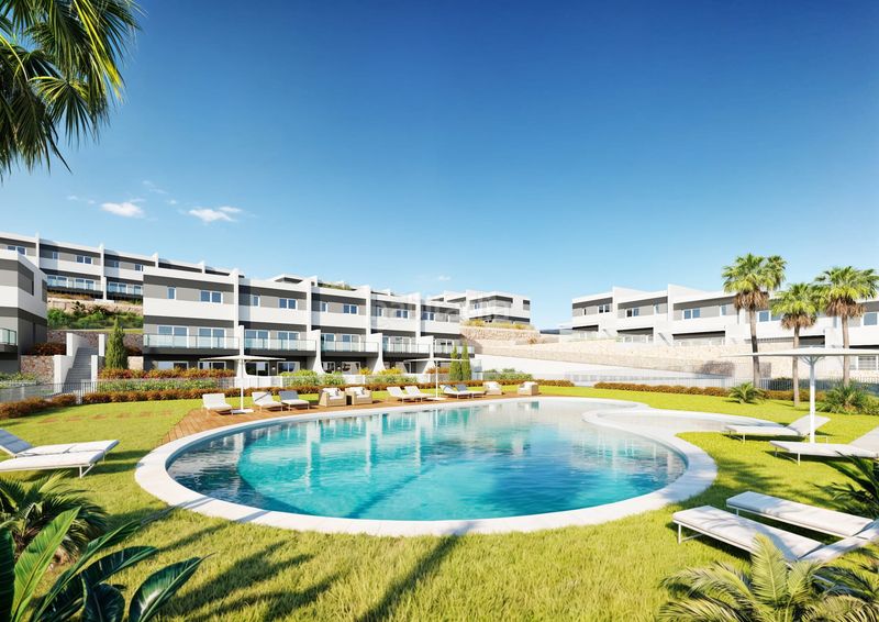 Foto 778bac38-c3d6-4de1-af5e-5e6c55f2e78e. Casa adossada 116m<sup>2</sup> amb calefacció aparcament piscina a Finestrat