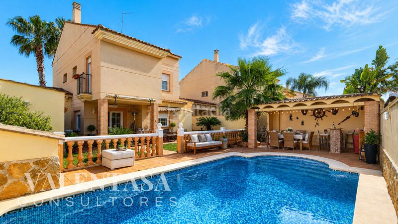 Foto 108f8d4f-5374-41b2-a43f-c04d800dc4ab. Xalet amb calefacció aparcament piscina a El Carme-Sant Agustí-Bonavista Eliana (l´)
