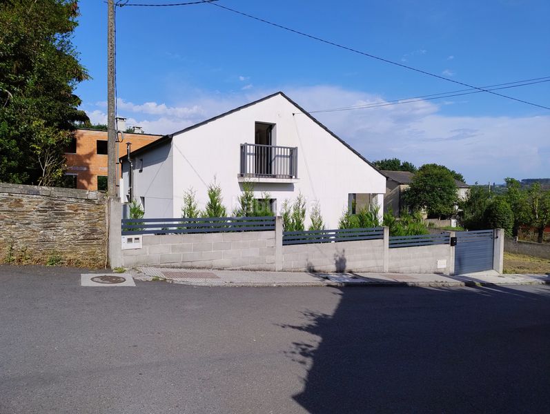 Foto f26d72e5-3035-464b-9931-ead2a4607664. Casa amb calefacció a Begonte