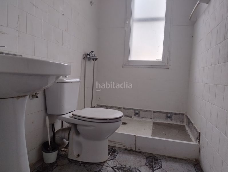 Foto 2cdffaff-df2d-44e9-bc11-733cad09c647. Edifici a Paradai Lugo