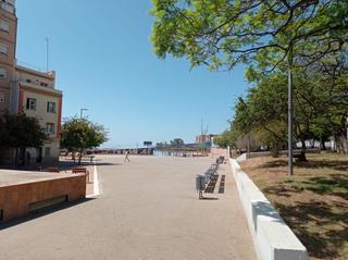 Appartement  Carrer de sanfeliu. 62 m2, 3 hab, ascensor, exterior, balcón, junto metro l5 can boi